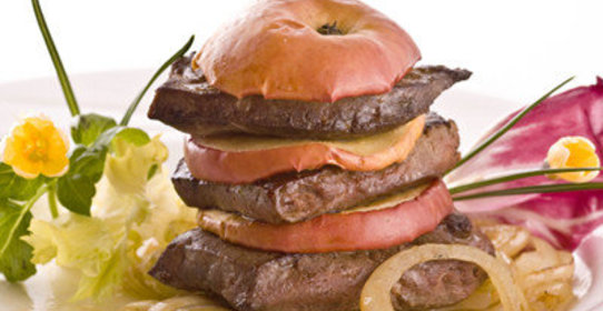 Печень в яблоках