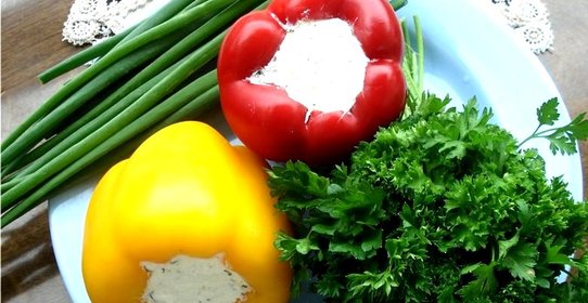 Перец, фаршированный сыром и чесноком