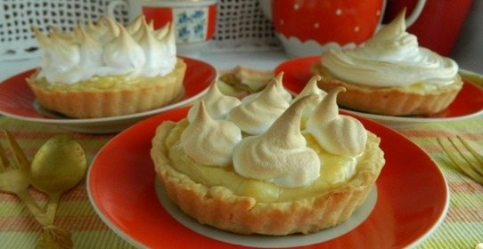 Лимонные пирожные с меренгой