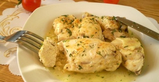 Жареное мясо кусочками на сковороде