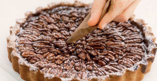 Торт пеликан с орехами пекан