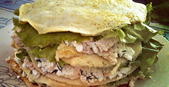 Белковый торт с курицей и творогом