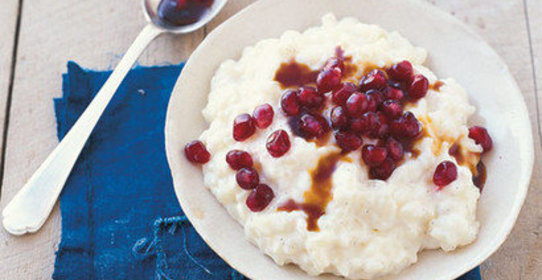 Рисовая каша с гранатовым сиропом