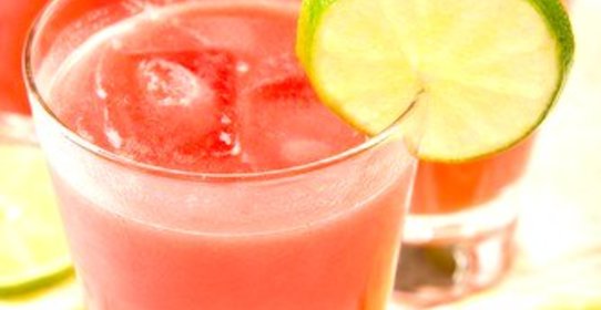 Освежающий красный пунш