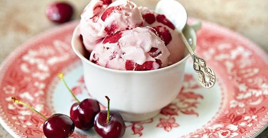 Простое черешневое мороженое