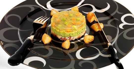 Торт из зеленого горошка и мяты