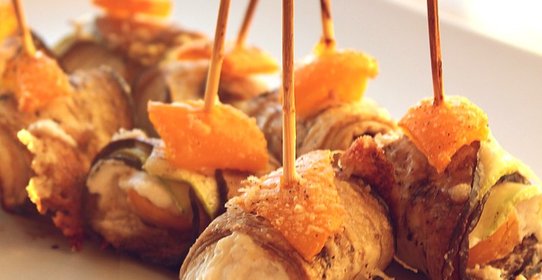 Овощные рулетики с козьим сыром и пармезаном