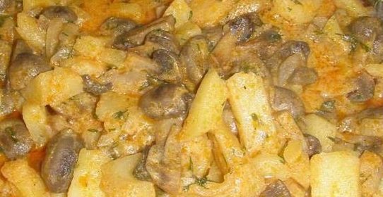 Тушеная картошка на сковороде