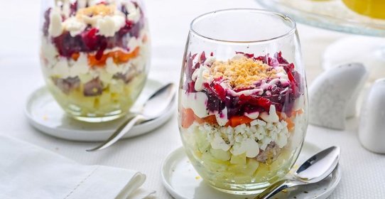 Селедка под шубой в стаканчиках