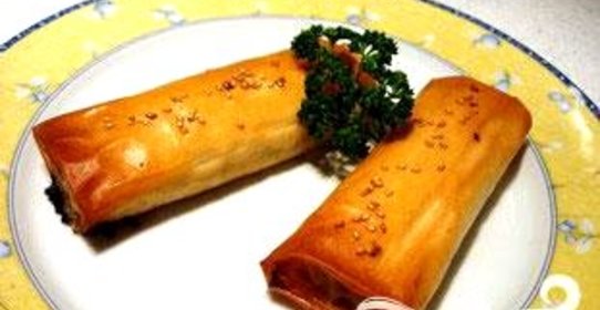 Хрустящие рулоны с курицей и луком-порей