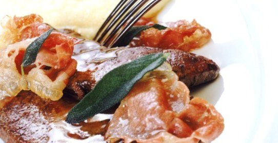 Пивные оладьи с беконом и сыром