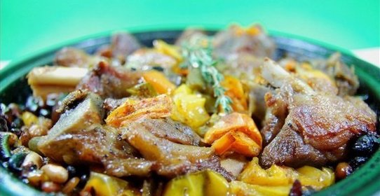 Баранина с овощами в тажине