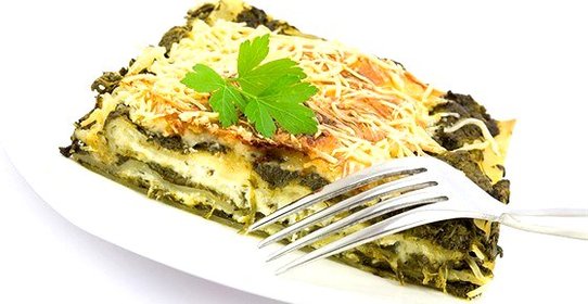 Лазанья из шпината и сыра с кедровыми орешками
