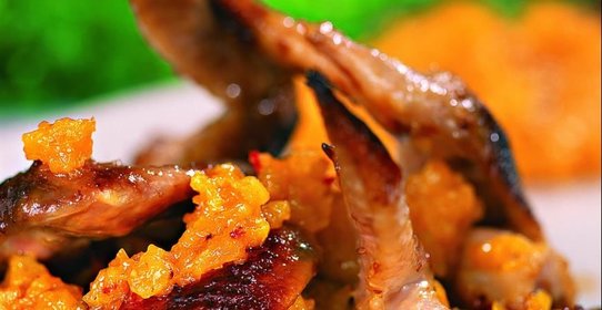 Куриные крылышки с абрикосовым чатни