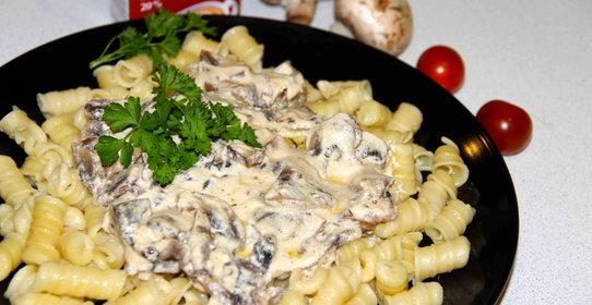 Паста со сливочно-грибным соусом