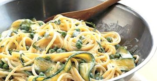 Спагетти с горошком и цуккини