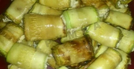 Фаршированные рулетики из кабачков с сыром и чесноком