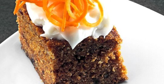 Морковный пирог с кокосовыми сливками