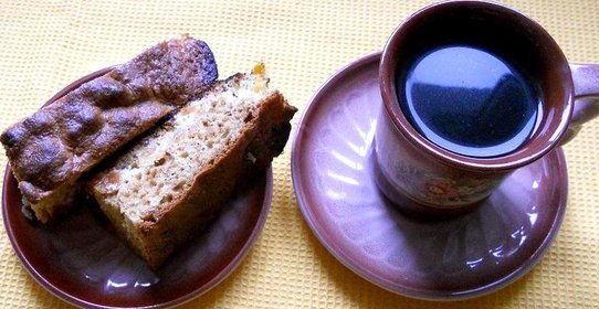 Кекс на киселе с изюмом и курагой