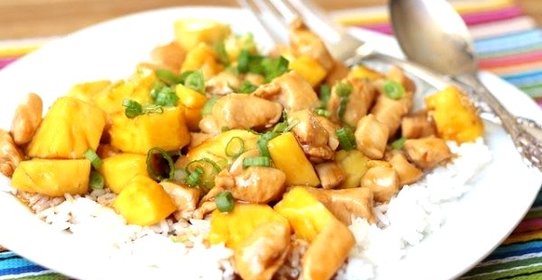 Куриное филе с ананасами