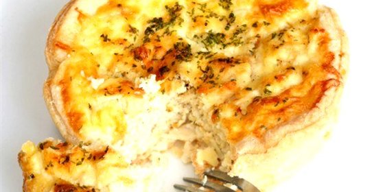 Пирог с копченой курицей и сладким перцем в микроволновой печи