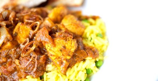 Маринованная курица с арахисом, лимонной травой, соевым соусом и кориандром