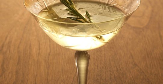 Коктейль «Копченый мартини» (Smoky Martini)