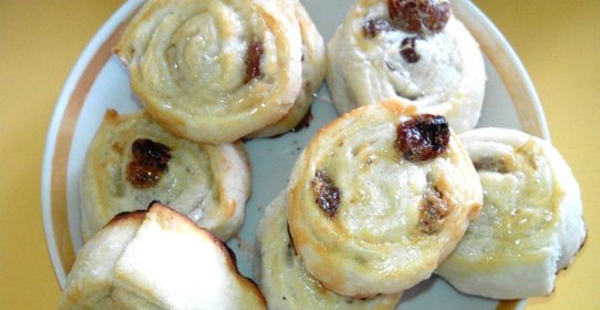 Печенье слоеное с изюмом