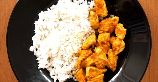 Курица карри с томатной пастой