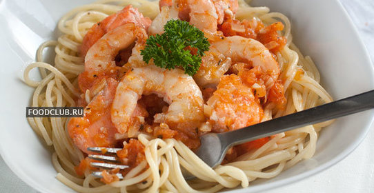 Паста с семгой и креветками