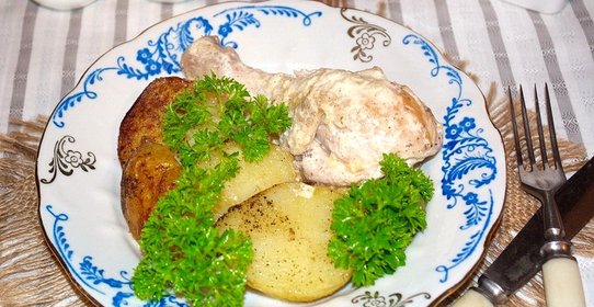 Куриные ножки в сметанно-чесночном соусе