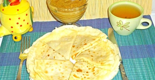 Блины тонкие с повидлом