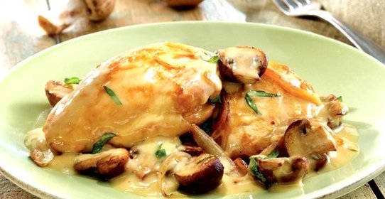 Курица тушеная в сметане