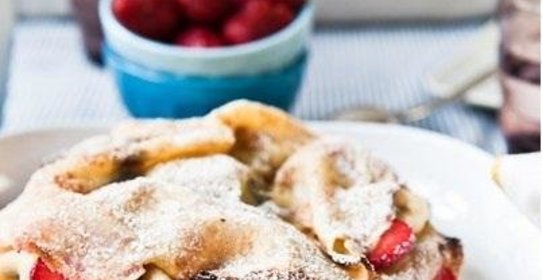 Блинный торт с клубникой