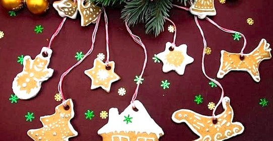 Рождественское печенье в белковой глазури