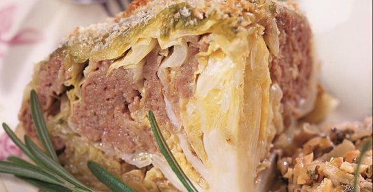 Капуста молодая, фаршированная бараниной