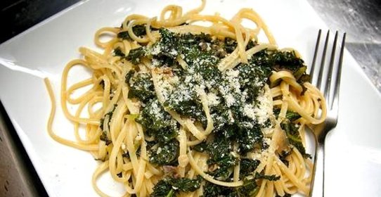 Паста с тушеной капустой кале