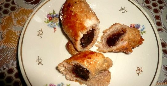 Рулетики из свинины с черносливом