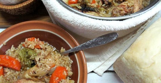 Куриные крылышки с рисом и пекинской капустой