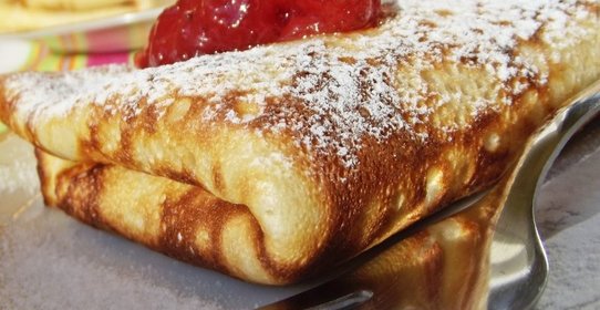 Блины с творогом и изюмом