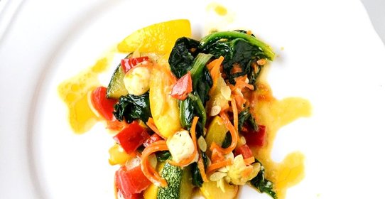 Овощное рагу со шпинатом