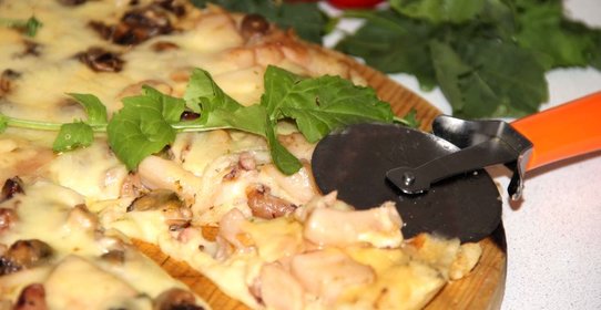 Пицца с морским коктейлем