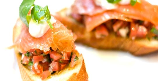 Брускетта с семгой