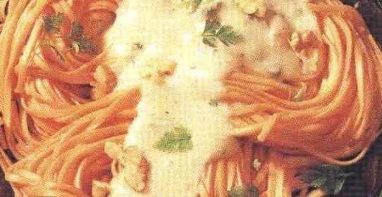 Красные лингвини с сырным соусом