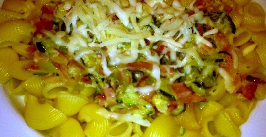 Макароны с ветчиной и цукини
