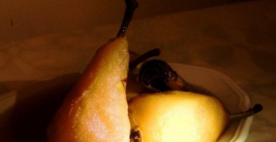 Фрукты в винном сиропе