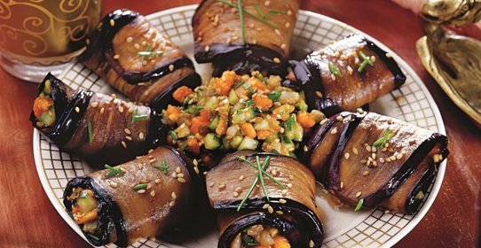 Рулетики из баклажанов, папайи и огурца