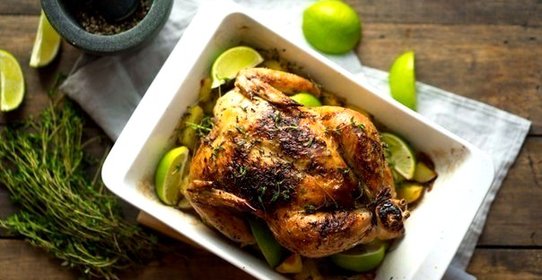 Курица, запеченная с пряными травами и лимоном, к новогоднему столу