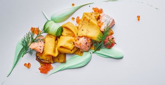 Морковные блины с лососем