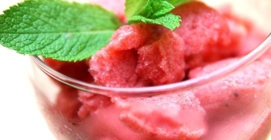 Ананасово-клубничное мороженое